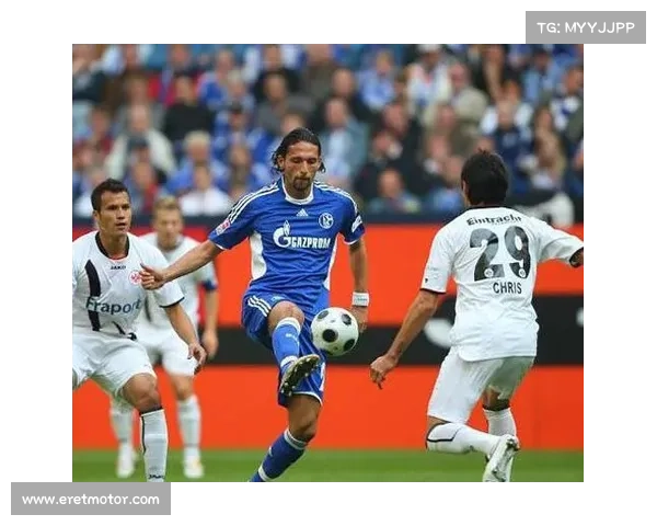 法尔范在沙尔克04时期主要司职右边锋的技战术作用与球队体系分析